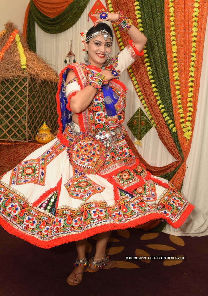 Navratri 2019: Colourful pictures from Garba and Dandiya nights