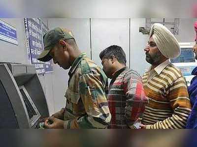 જમ્મુ-કાશ્મીરમાં દરરોજ ATMની લાઈનમાં ઉભો રહીને 100 રુપિયા કાઢે છે આ જવાન