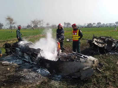 पाकिस्तानी वायुसेना का विमान दुर्घटनाग्रस्त, पायलट सुरक्षित