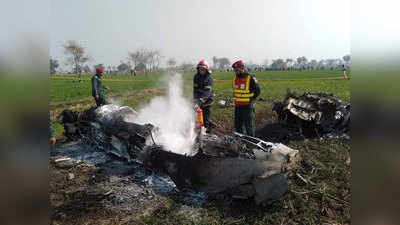 पाकिस्तानी वायुसेना का विमान दुर्घटनाग्रस्त, पायलट सुरक्षित