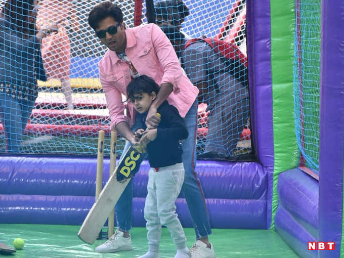 रितेश ने बेटे साथ खेला क्रिकेट