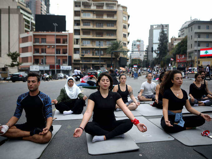 Lebanese protesters get creative, practice yoga to block roads