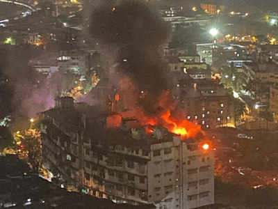 मुंबई के मिलान इंडस्ट्रियल एस्टेट में भीषण आग, इमारत के ऊपरी हिस्से में आग की ऊंची लपटें