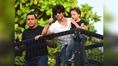 બર્થ ડેઃ મન્નતની બહાર SRKની ઝલક જોવા માટે ઉમટી પડ્યા ફેન્સ