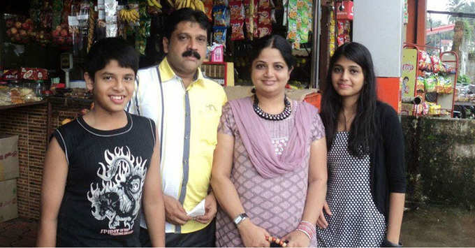mennakshi and kannan with their family