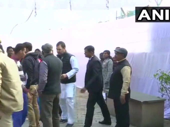 कांग्रेस नेता राहुल गांधी ने औरंगजेब रोड पर डाला वोट