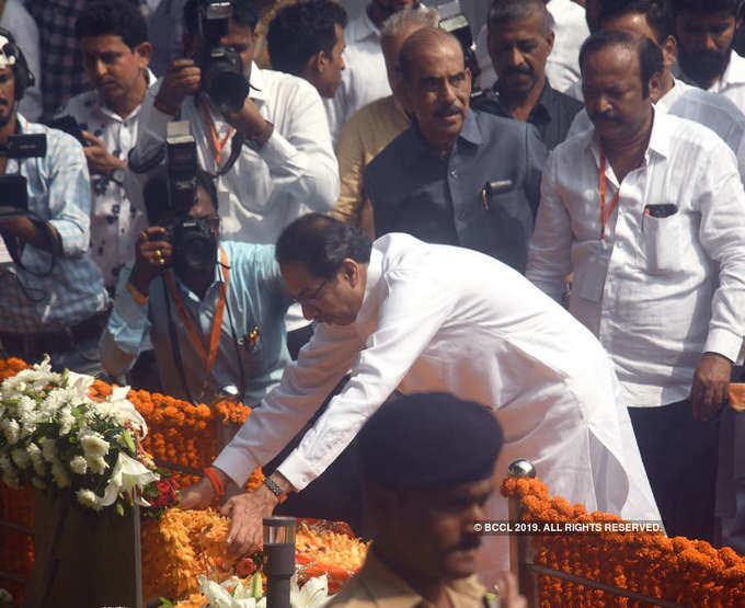 Death anniversary: Shiv Sena, BJP leaders pay tribute to Balasaheb Thackeray 