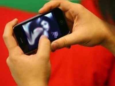 અમદાવાદી ડ્રીમ ગર્લ: ફેસબુક પર છોકરી બનીને લોકોના નગ્ન ફોટા મગાવતો ગઠિયો ઝડપાયો 