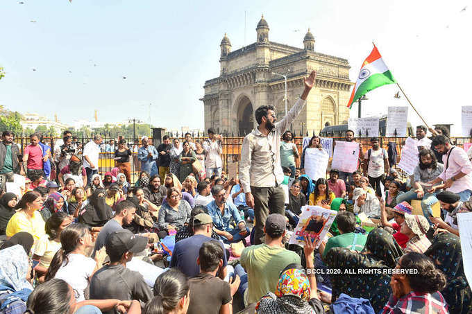 Hundreds protest JNU violence at Gateway of India