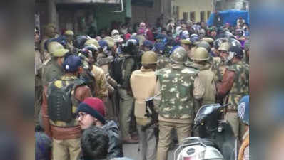 कानपुर में सीएए के खिलाफ प्रदर्शन कर रहे लोगों पर लाठीचार्ज, हालात तनावपूर्ण