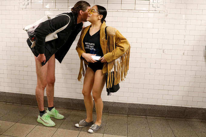 Hundreds turn out for ‘No Pants Subway Ride’ in NYC