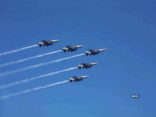 Spectacular photos of flypast by the Indian Air Force during the Republic Day rehearsal 