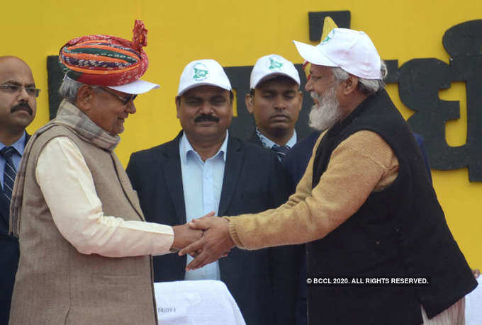 In pics: 5 crore people form human chain in Bihar