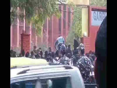 दिल्ली के गार्गी कॉलेज में छेड़छाड़: छात्राओं में क्यों उबाल, जानें आखिर हुआ क्या था