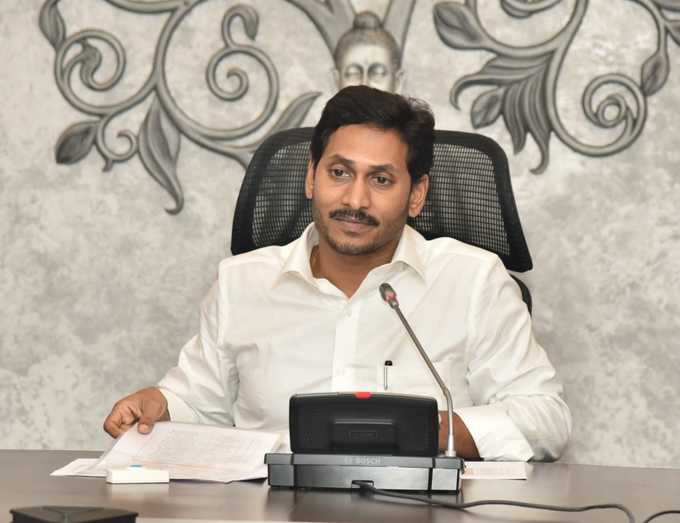 మాజీలకు భద్రతను తొలగించాలనే ఆలోచనలో ప్రభుత్వం!