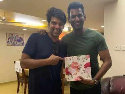 Vishal எத்தனை நாள் தான் நானும் நண்பனாவே இருப்பது: விஷாலை பகைத்துக் கொள்ளும் ஆர்யா