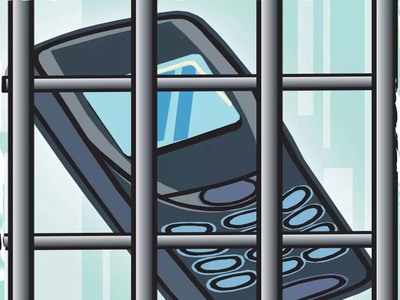 फतेहगढ़ सेंट्रल जेल में सजायाफ्ता कैदी के पास मिले मोबाइल