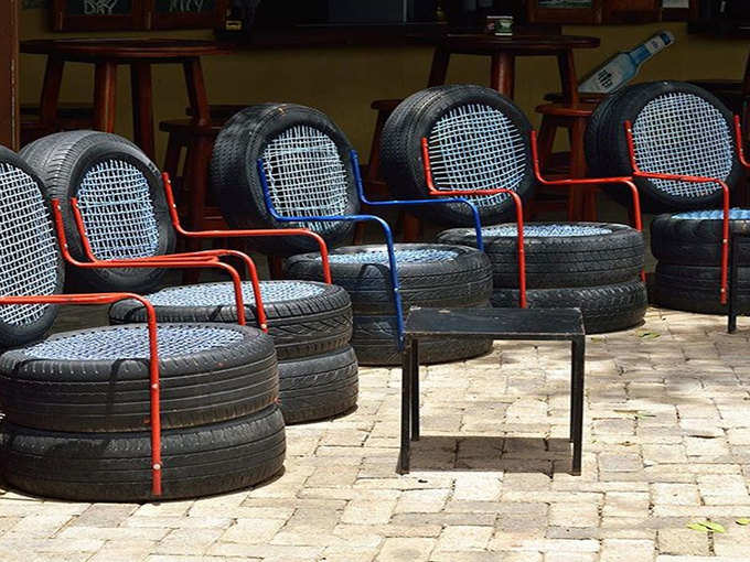 टायरों से कुर्सियां 