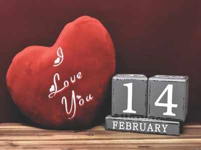 Valentines Day Quotes : குடைக்குள் இரு இதயங்கள் நனைகிறது காதல் மழையில்... காதலர் தின வாழ்த்து கவிதைகள்