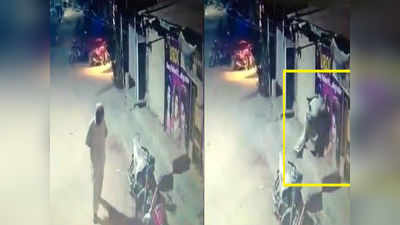 Viral Video : ಅತ್ತಿಂದಿತ್ತ ನೋಡಿ ನಟಿಯರ ಪೋಸ್ಟರ್‌ಗೆ ಕಿಸ್ ಕೊಟ್ಟು ಪರಾರಿ...!