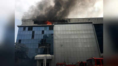 मुंबईत इमारतीला भीषण आग; एक महिला जखमी