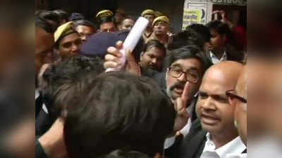लखनऊ कचहरी में वकील पर बम से हमला: बार असोसिएशन महामंत्री समेत 17 पर मुकदमा
