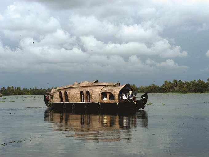 houseboat backwater