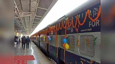 चल गई लखीमपुर से मैलानी ब्रॉडगेज ट्रेन, सांसद ने दिखाई हरी झंडी