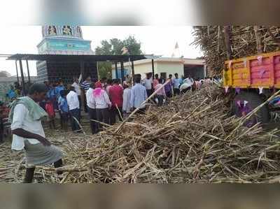 ಕಬ್ಬು ತುಂಬಿದ ಟ್ರ್ಯಾಕ್ಟರ್‌ ಮಗುಚಿ ವ್ಯಕ್ತಿಗೆ ಗಾಯ