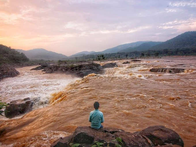 सात धारा झरना