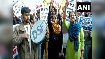 शरजील, डॉ.कफील को रिहा कराने की मांग लेकर स्टूडेंट्स का प्रदर्शन