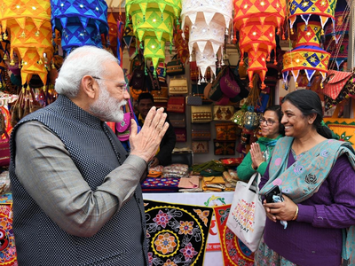 इंडिया गेट पर हुनर हाट देखने पहुंचे प्रधानमंत्री मोदी, कुल्हड़ वाली चाय भी पी