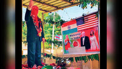 हैदराबादः भगवान की तरह अमेरिकी राष्ट्रपति को पूजते हैं कृष्णा, 2 लाख खर्च कर बनाया डॉनल्ड ट्रंप मंदिर