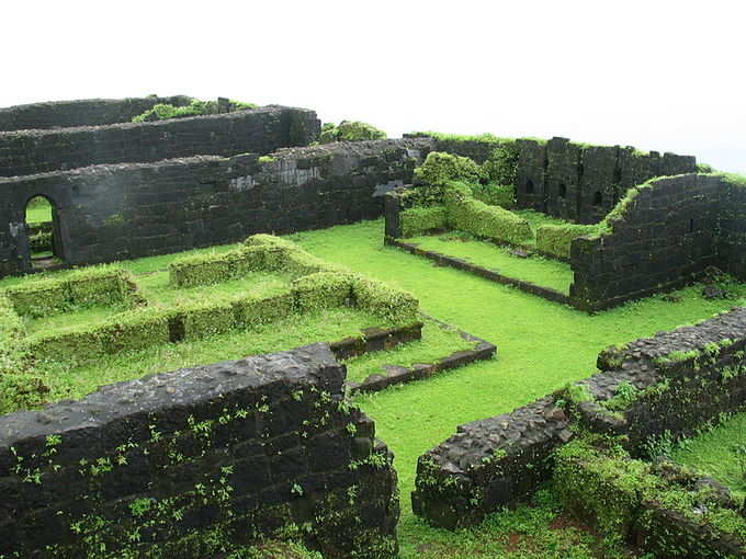 ​ಸಹ್ಯಾದ್ರಿ ಪರ್ವತ ಶ್ರೇಣಿಯಲ್ಲಿದೆ