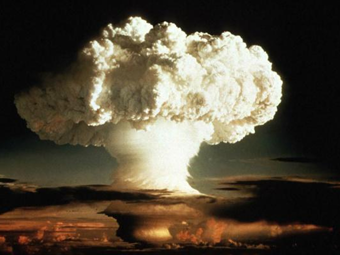 फुटबॉल में है 6000 परमाणु बम का कंट्रोल