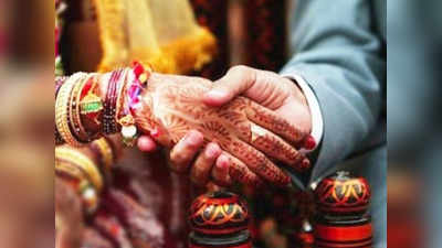 चेन्नै के बाद अब कोयंबटूर में CAA विरोध के मंच पर जोड़े ने रचाई शादी