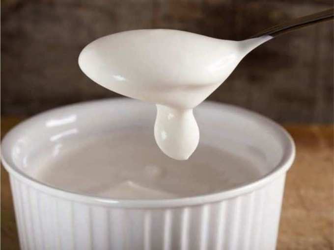 ​6. दूध क्रीम के साथ मॉइस्चराइज