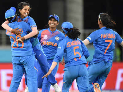 Ind vs Aus Womens T20: भारत का विजयी आगाज, पूनम के 4 विकेटों की बदौलत ऑस्ट्रेलिया को हराया