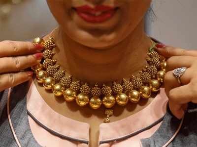 Gold Price Today: వామ్మో.. ఏకంగా రూ.1,800 పెరిగిన బంగారం ధర.. ఇక కొనలేం!