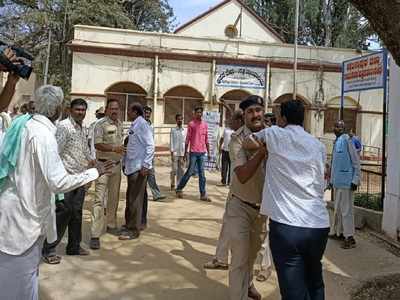 ಚಿಕ್ಕಬಳ್ಳಾಪುರ ಪಿಎಲ್‌ಡಿ ಬ್ಯಾಂಕ್‌ ಚುನಾವಣೆ: ರಣಾಂಗಣವಾದ ತಾಪಂ ಆವರಣ