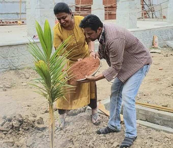 ಅರ್ಜುನ್ ಸರ್ಜಾ ಜೊತೆಗೆ ಗಿಡ ನೆಟ್ಟ ರೋಜಾ