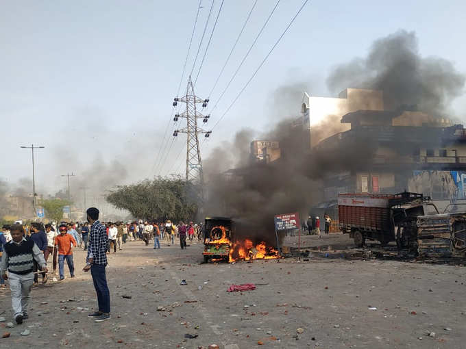 चांद बाग में पत्थरबाजी और फायरिंग की खबर