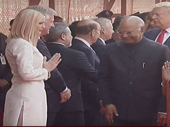 राष्ट्रपति रामनाथ कोविंद को हाथ जोड़कर नमस्ते कहा