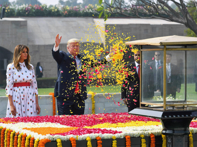 बापूंना श्रद्धांजली