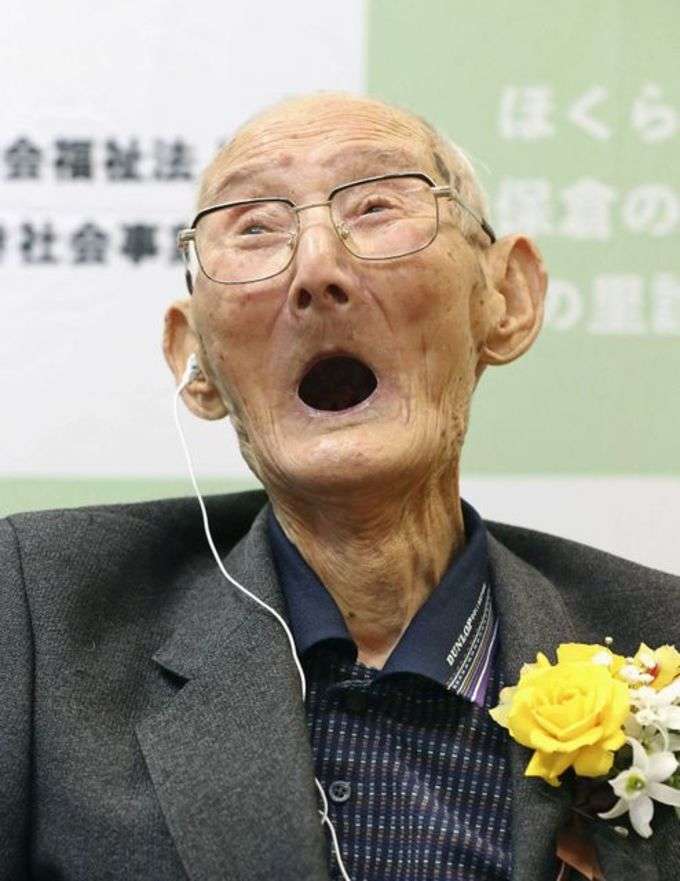 112-year-old Chitetsu Watanabe celebrates after being awarded as the world&#39;s oldest living male by Guinness World Records, in Joetsu, Japan