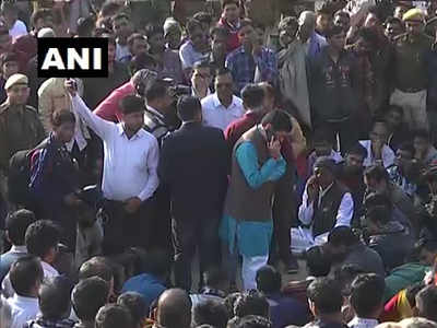 दिल्ली हिंसा: रतनलाल को शहीद का दर्जा देने की मांग, राजस्थान के सीकर में धरने पर बैठे लोग