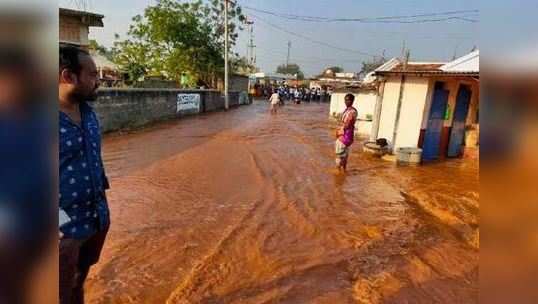 వరద కాల్వకు గండీ.. నీట మునిగిన ఊరు, భయంతో స్థానికులు 