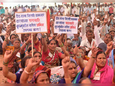 गिरणी कामगार धरणे फोटोओळ