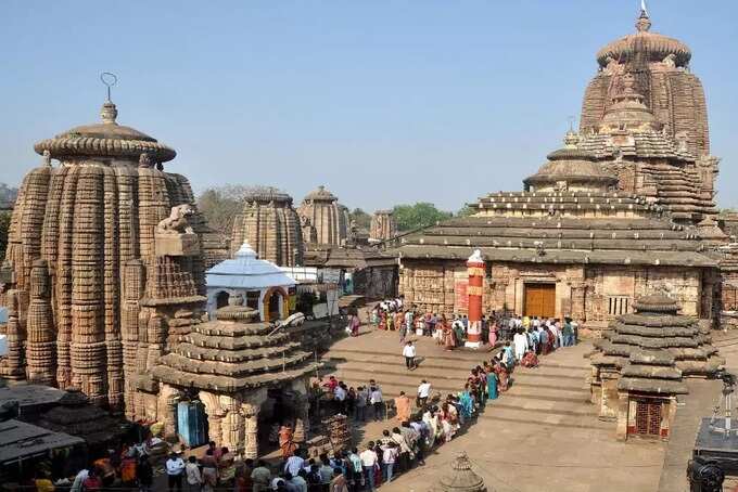 ​13. Lingaraja Temple - லிங்கராஜா கோயில்: