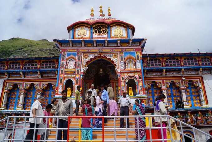 ​12. Badrinath Temple - பத்ரிநாத் கோயில்: